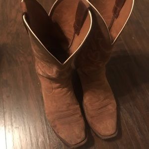 Men’s 12D Ariat cowboy boots